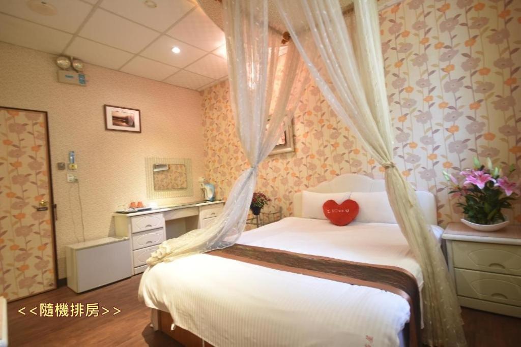 Sun Moon Love Hotel Nantou Exterior photo